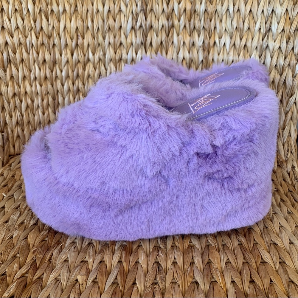 New YRU Gravity Lilac Faux Fur Platform Slides - Picture 5 of 5